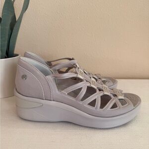 New BZEES Sapphire Women's Light Gray Wedge Sandals